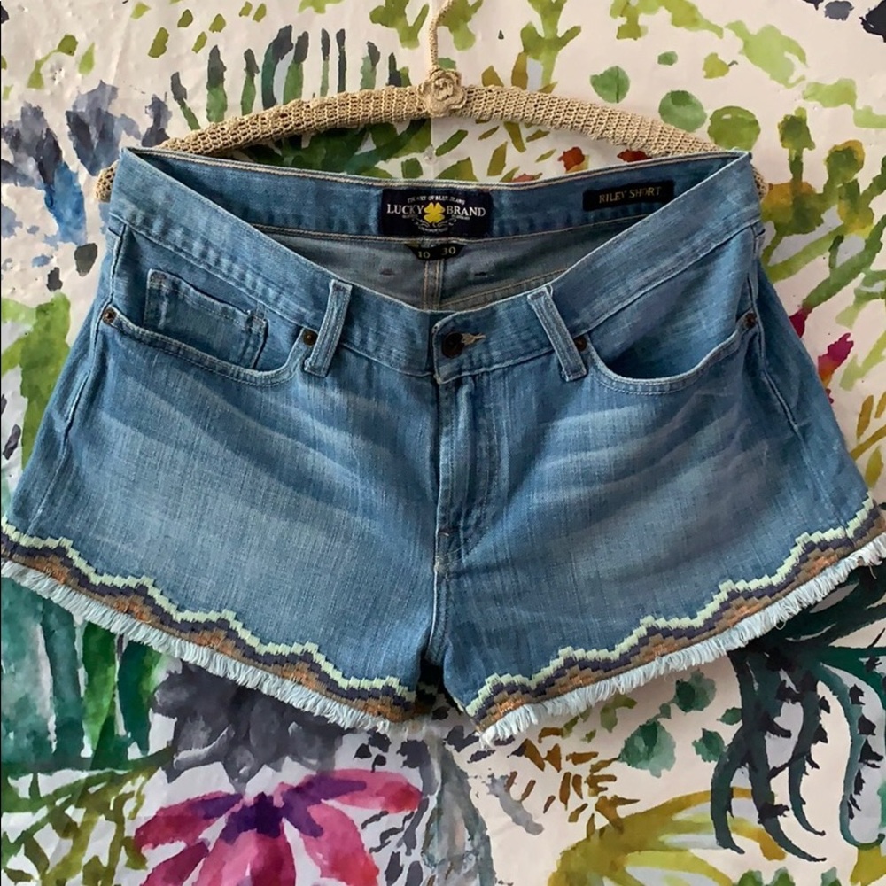 Unbelievably adorable Lucky shorts...